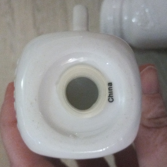 Set of Mason jar salt and pepper shakers. - Picture 3 of 4